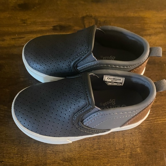 Oshkosh B’gosh toddler slip on shoes - Picture 1 of 5